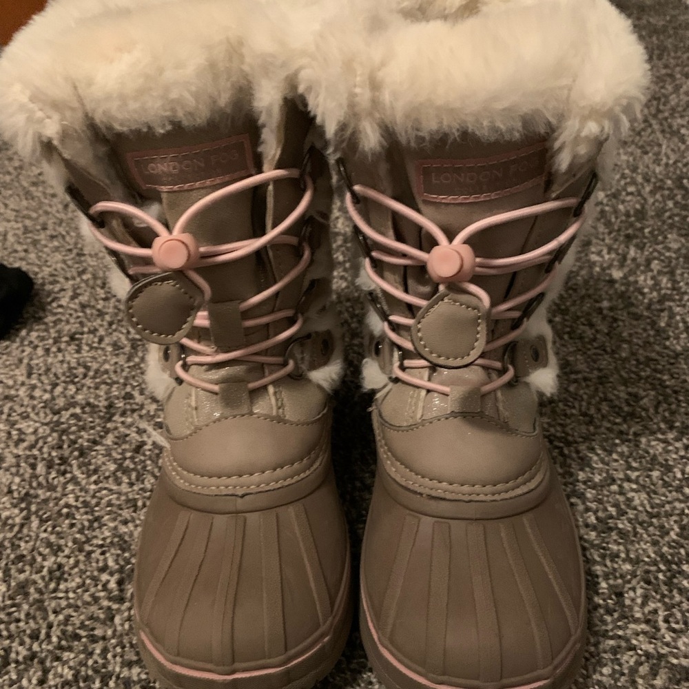 Kids size 1 London Fog Boots